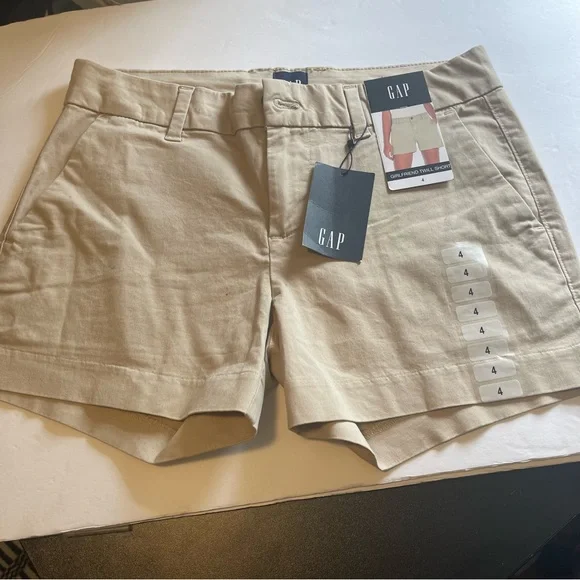GAP Women's Tan Shorts. Size 4 - Picture 3 of 7
